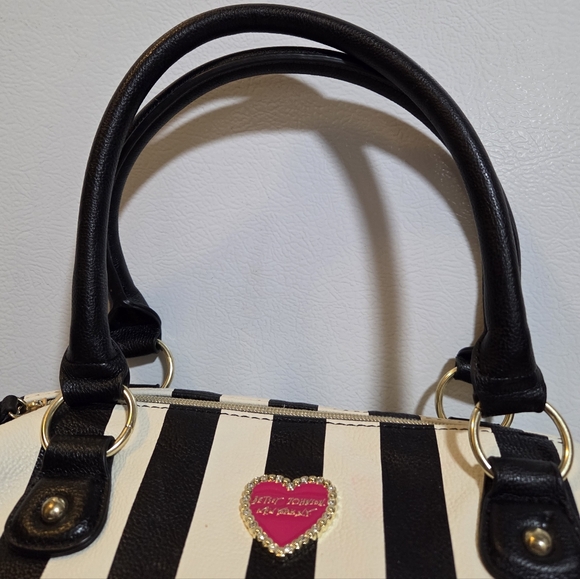 Betsey Johnson Black and White Striped Satchel w/Pink Accents - Picture 13 of 14